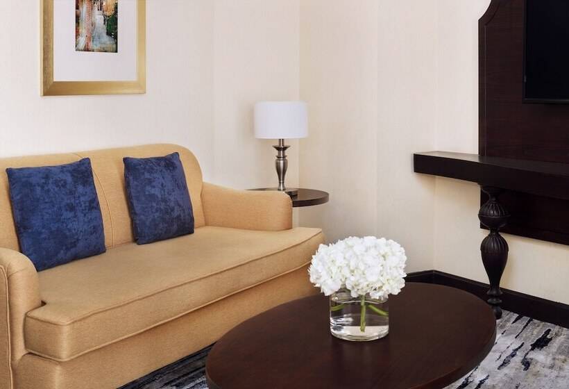 Полулюкс, Crowne Plaza Riyadh Al Waha, An Ihg