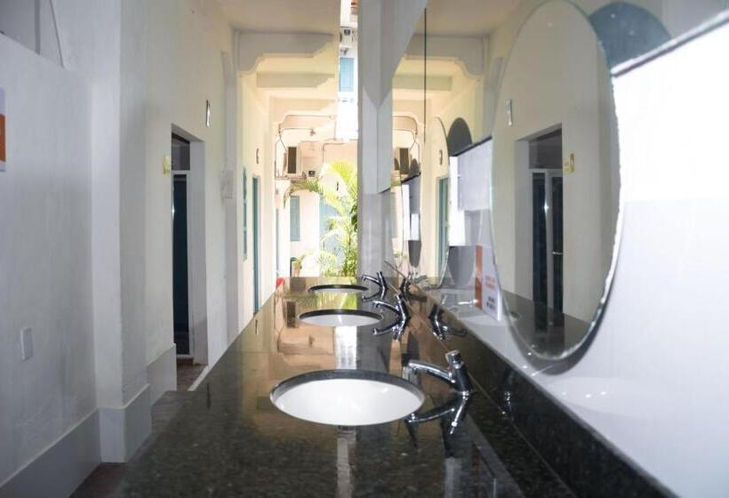 Кровать в Общей Комнате, Media Luna Hostel
