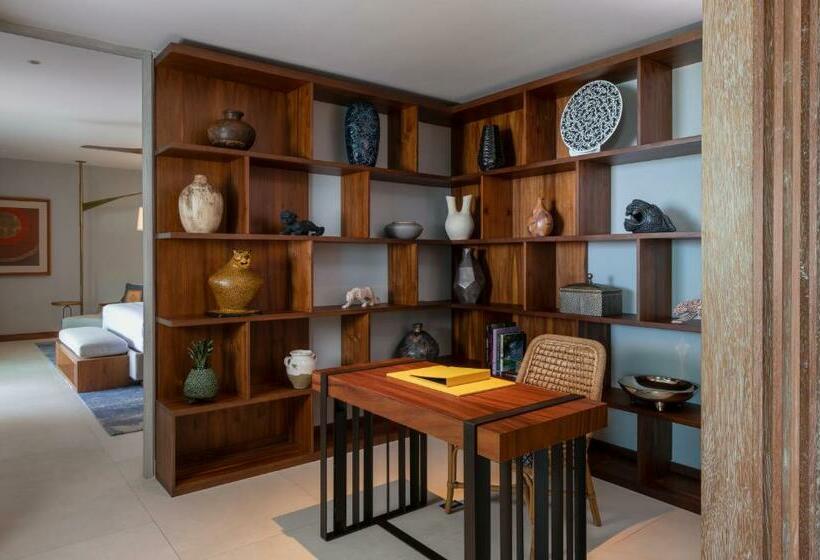 Suite cu Mansardă, Conrad Punta De Mita