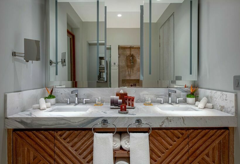 Suite Superioară cu Vedere la Mare, Conrad Punta De Mita