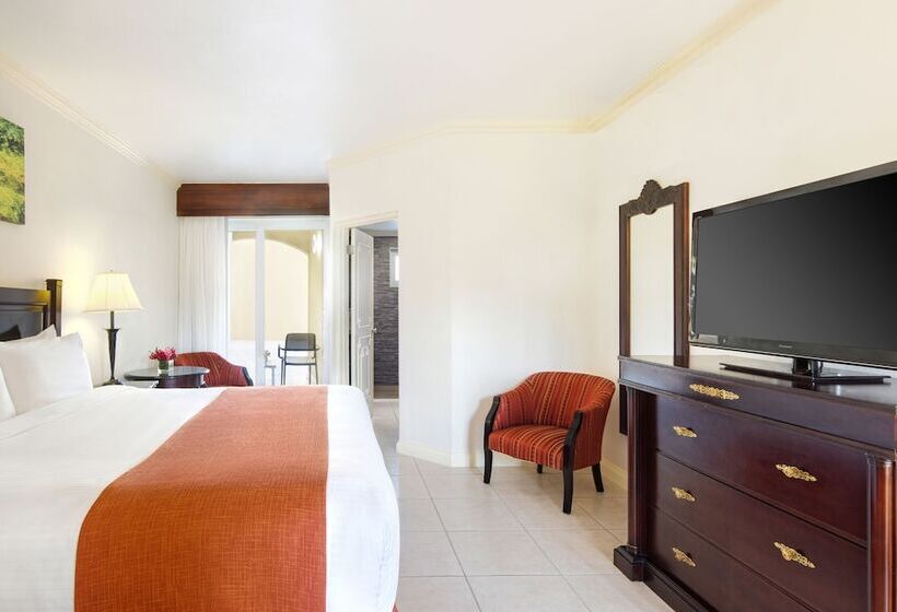 اتاق استاندارد با چشم‌انداز استخر, Jewel Paradise Cove Adult Beach Resort & Spa