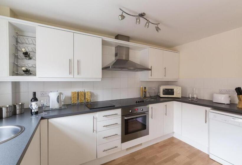 Апартаменты 2 Спальни, Dashwood Apartments