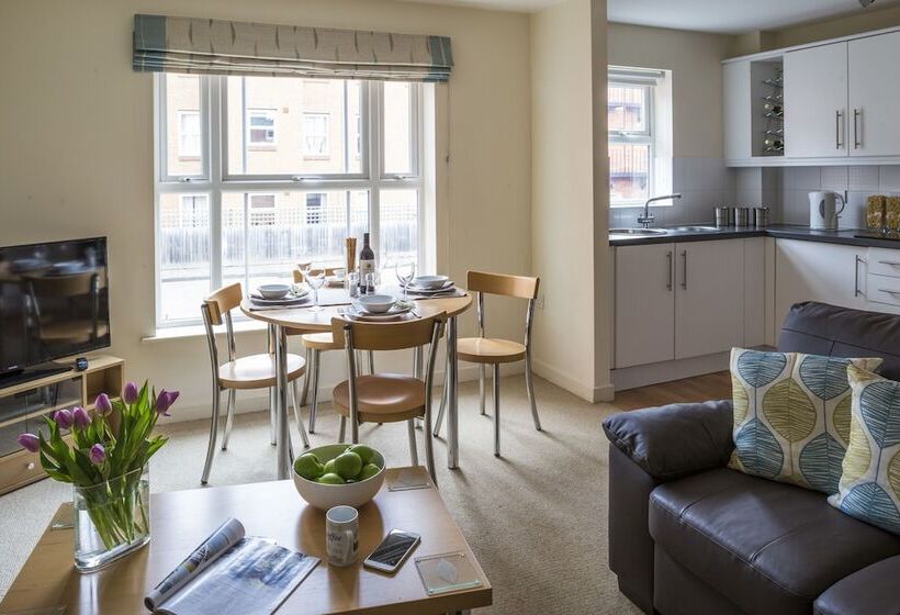 Апартаменты 2 Спальни, Dashwood Apartments