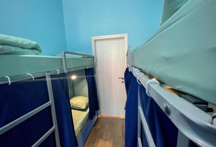 تختخواب در اتاق مشترک, Hostel On Universytet
