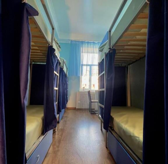 تختخواب در اتاق مشترک, Hostel On Universytet
