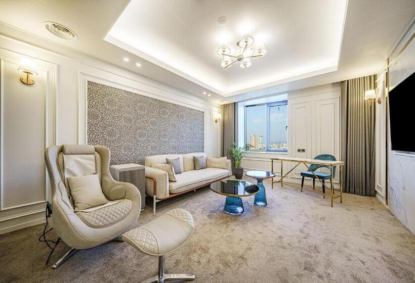 Family Suite, Act Tourist