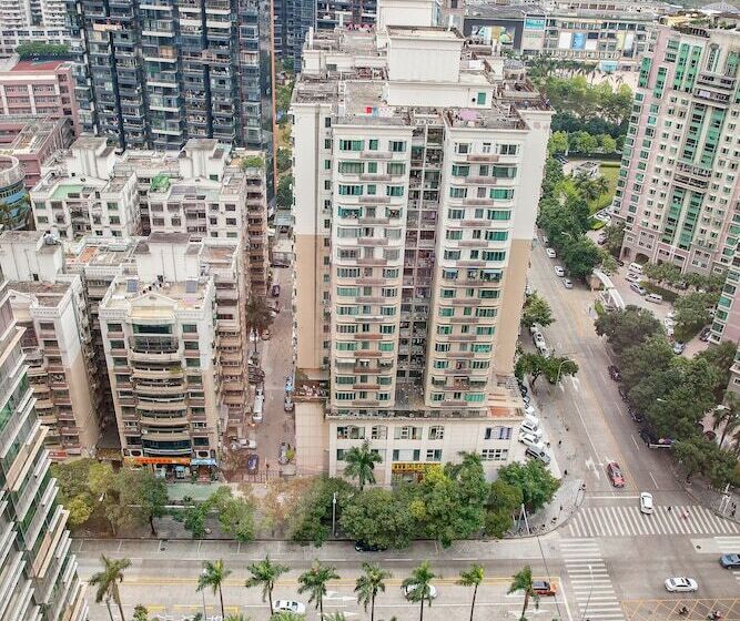 Номер Deluxe, The Langham  Shenzhen