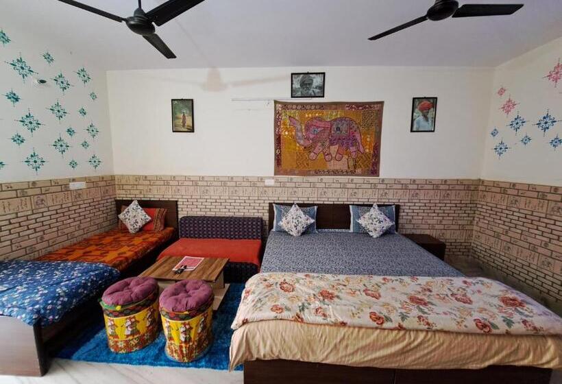 غرفة قياسية ثلاثية, Jaipur View