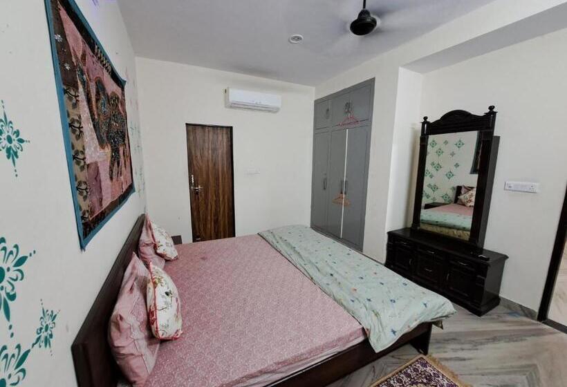 غرفة قياسية ثلاثية, Jaipur View