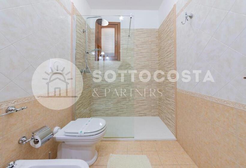 اتاق لوکس, Villino Montale
