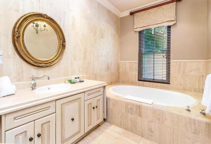 Люкс с Видом, L Ermitage   Franschhoek Chateau & Villas