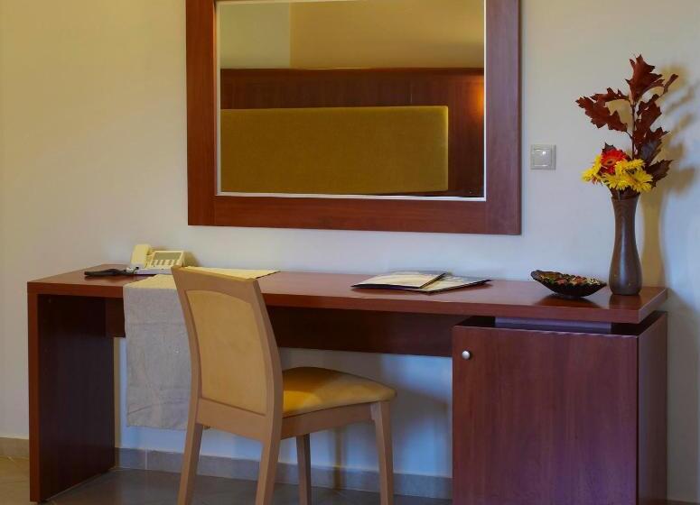 Номер Стандарт Трехместный, Parnis Palace Hotel Suites