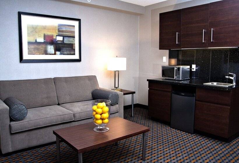 جناح, Holiday Inn Express Pembroke, An Ihg