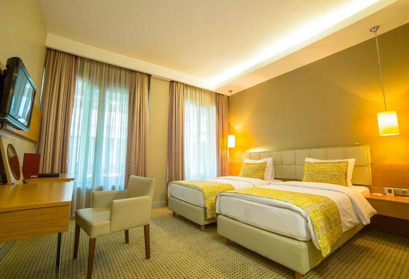 اتاق استاندارد با تخت دو نفره بزرگ, Ramada By Wyndham Podgorica