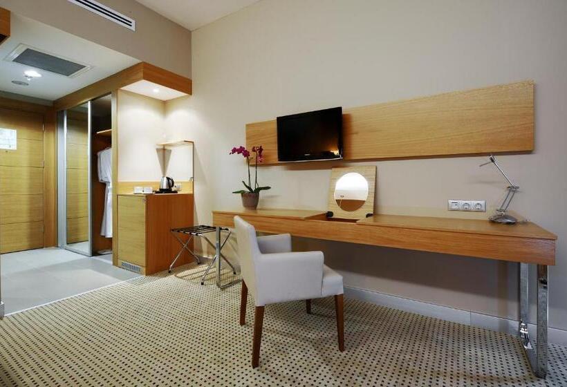 اتاق استاندارد با تخت بزرگ, Ramada By Wyndham Podgorica