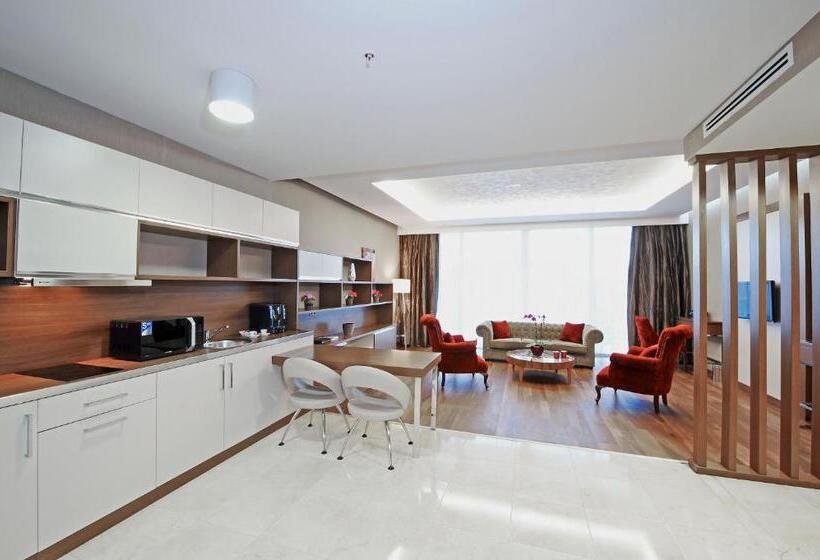 سوئیت با تخت بزرگ, Ramada By Wyndham Podgorica