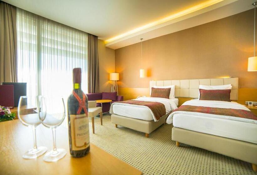 اتاق لوکس, Ramada By Wyndham Podgorica