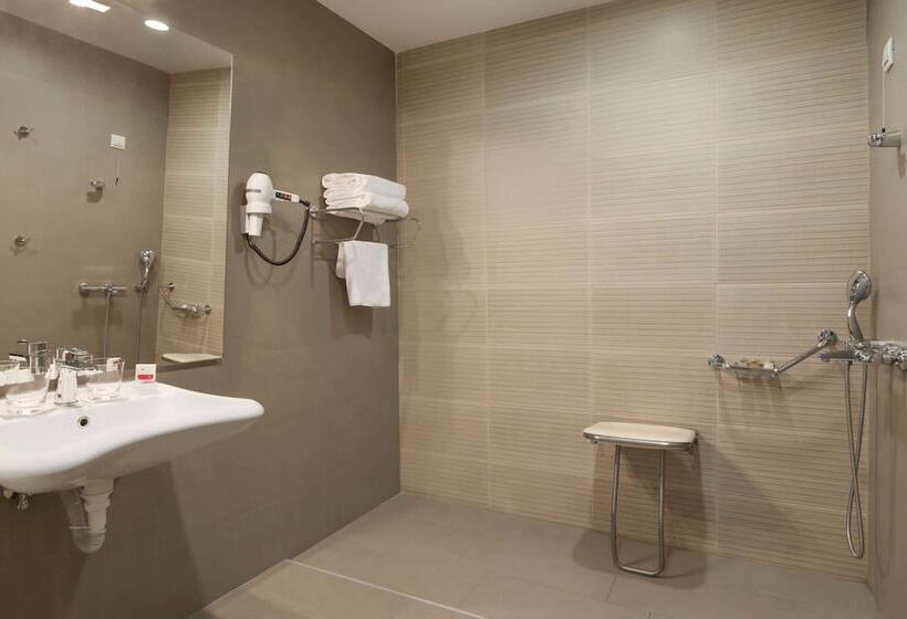 اتاق استاندارد برای معلولان, Ramada By Wyndham Podgorica