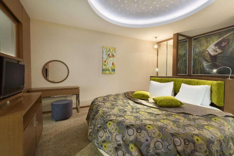 سوئیت با تخت بزرگ, Ramada By Wyndham Podgorica