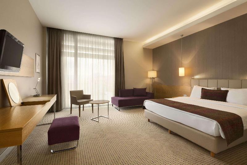 اتاق لوکس, Ramada By Wyndham Podgorica