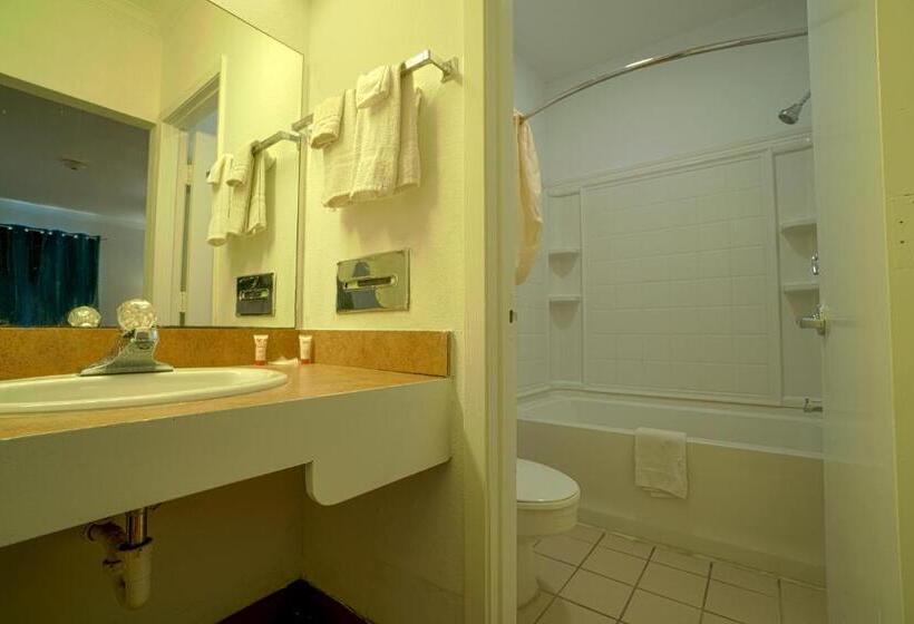 Номер Стандарт, Knights Inn Kingsville