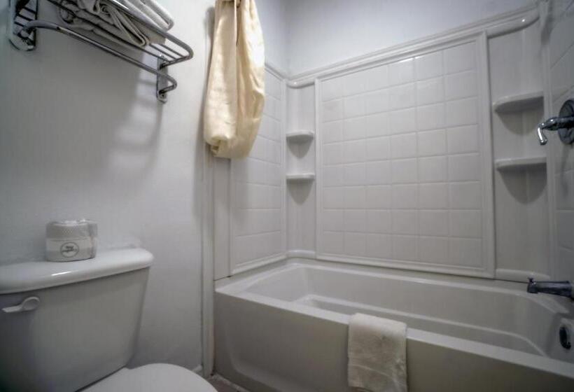 Номер Стандарт, Knights Inn Kingsville