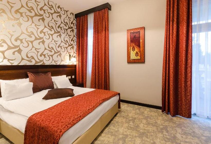 Suite with Terrace, Aurum