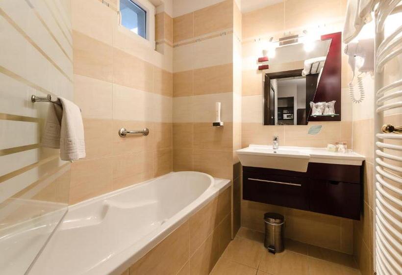 Suite with Terrace, Aurum
