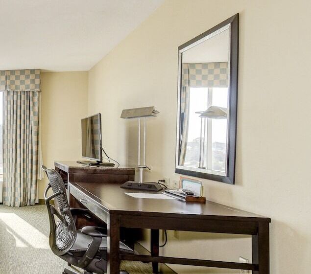Стандартный Номер Кровать Кинг, Hilton Garden Inn Waldorf