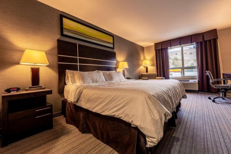 Номер Стандарт Кровать Кинг Адаптированный для Инвалидов, Holiday Inn Express Golden Kicking Horse, An Ihg