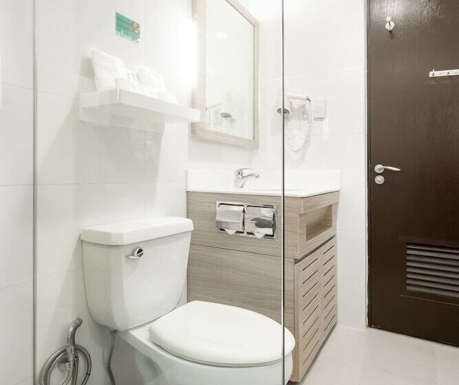 带2个双人床的标准工作室, Microtel By Wyndham Mall Of Asia