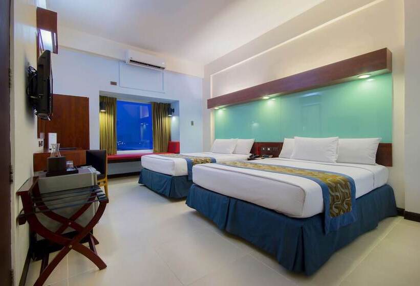 带2个双人床的标准工作室, Microtel By Wyndham Mall Of Asia