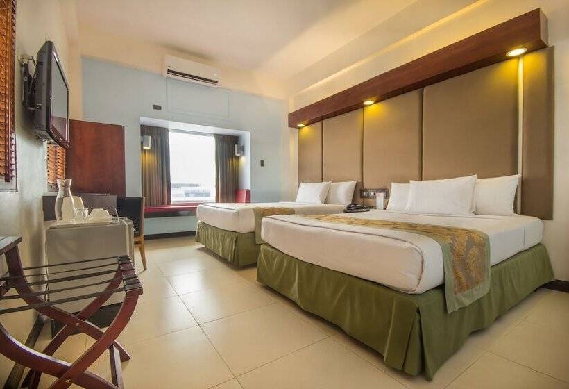 带2个双人床的标准工作室, Microtel By Wyndham Mall Of Asia