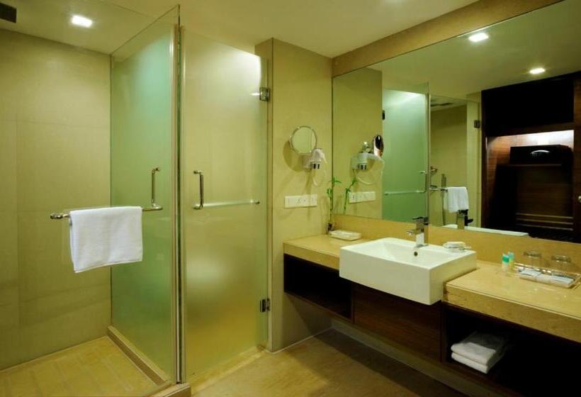Номер Superior Кровать Кинг, Four Points By Sheraton Ahmedabad