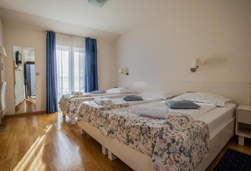 3 Bett Standardzimmer Balkon, Pleter