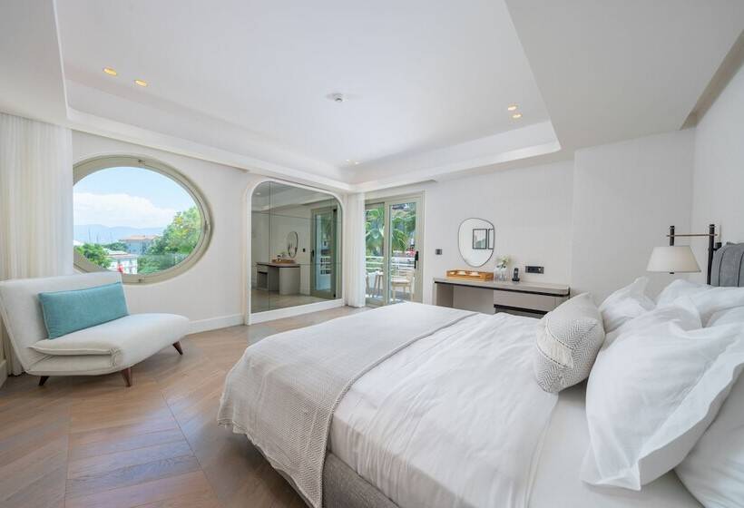 اتاق سوپریور با چشم‌انداز جانبی دریا, Yacht Classic Hotel   Boutique Class