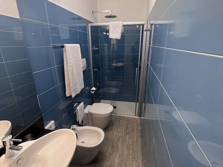 استودیوی سوپریور, Residence Star