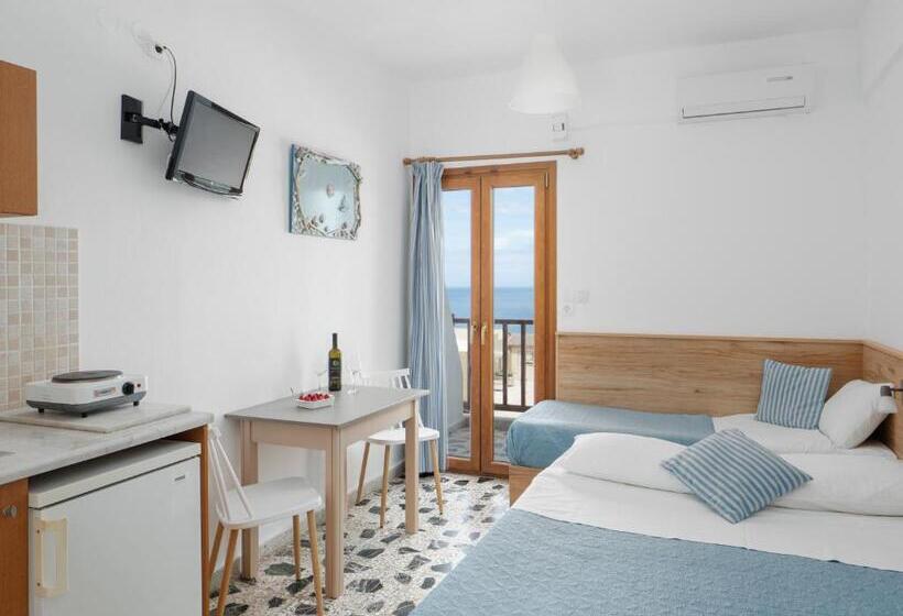 اتاق استاندارد با بالکن و چشم‌انداز دریا, Spiros Soula Family Hotel & Apartments