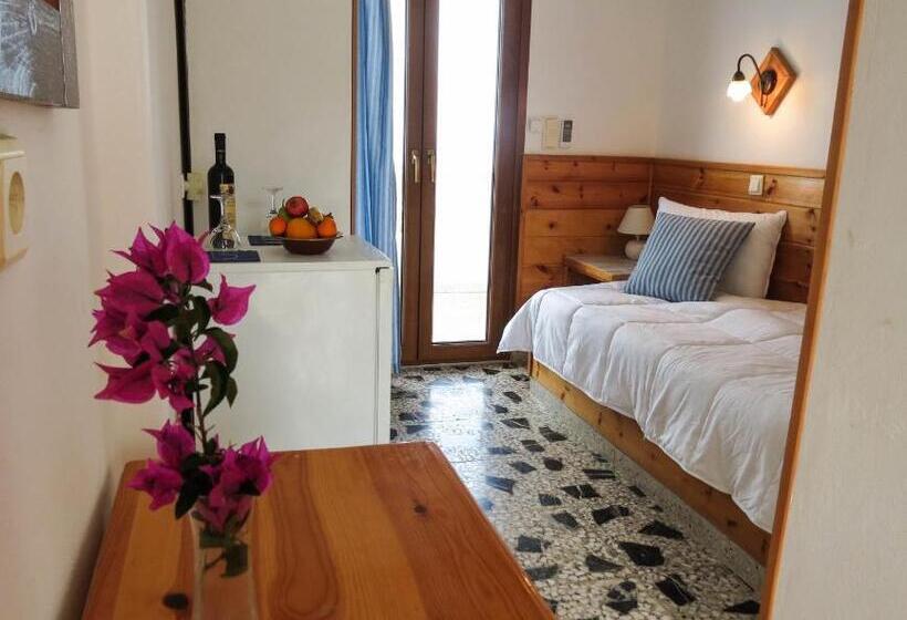 اتاق استاندارد یک نفره با چشم‌انداز دریا, Spiros Soula Family Hotel & Apartments