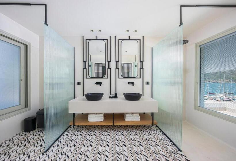 سوئیت پنت هاوس, Yacht Classic Hotel   Boutique Class