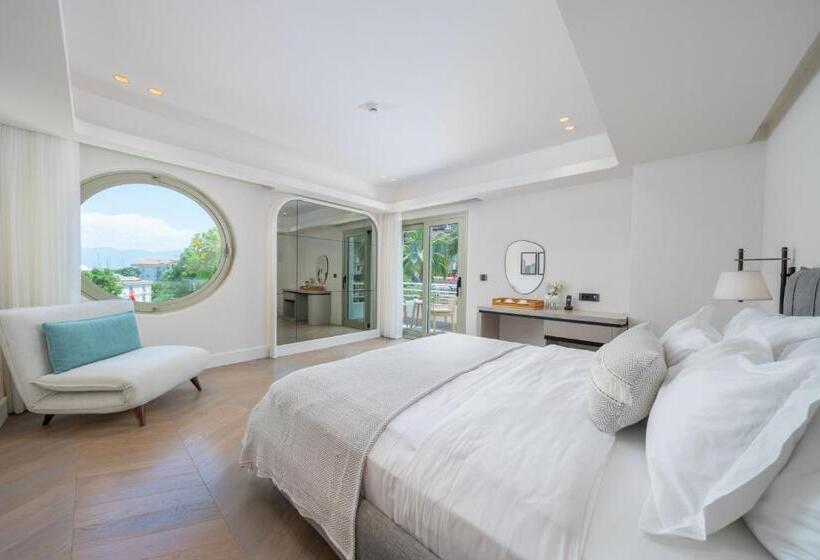 اتاق سوپریور با چشم‌انداز جانبی دریا, Yacht Classic Hotel   Boutique Class