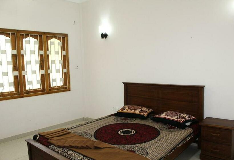 اتاق استاندارد با سرویس بهداشتی مشترک, Ashoka Villa