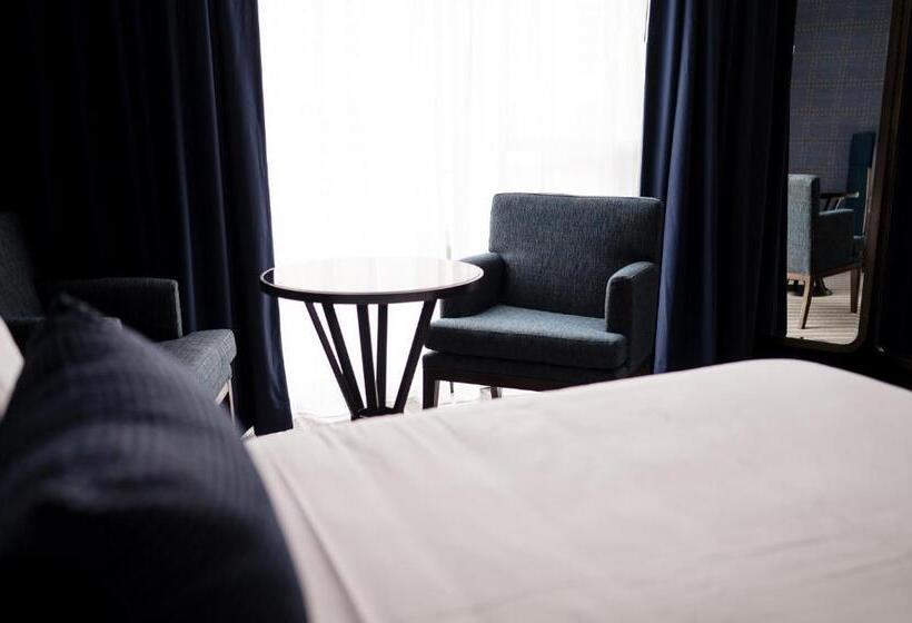 キングサイズベッドのスタンダードルーム, Cambria Hotel Boston Somerville