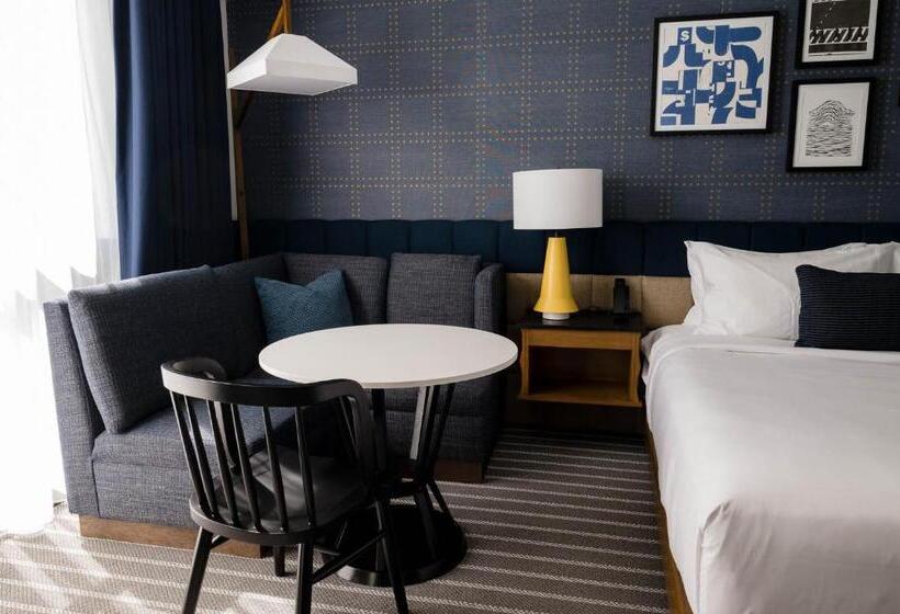キングサイズベッドのスイートルーム, Cambria Hotel Boston Somerville