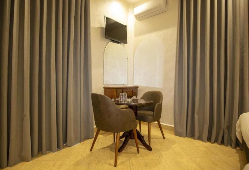 اتاق استاندارد, De Paris