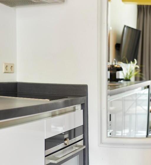 اتاق لوکس با تخت بزرگ, Modern Canal House Loft   City Center