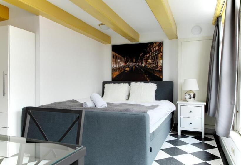 اتاق لوکس با تخت بزرگ, Modern Canal House Loft   City Center