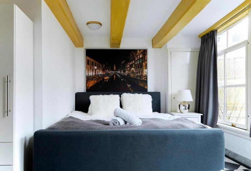 اتاق لوکس با تخت بزرگ, Modern Canal House Loft   City Center