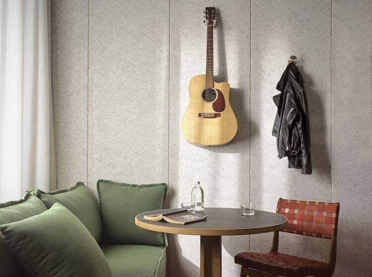 Люкс, Ace Hotel Sydney