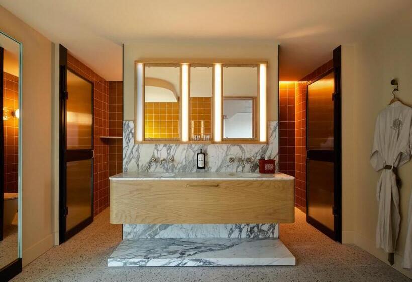 Люкс, Ace Hotel Sydney